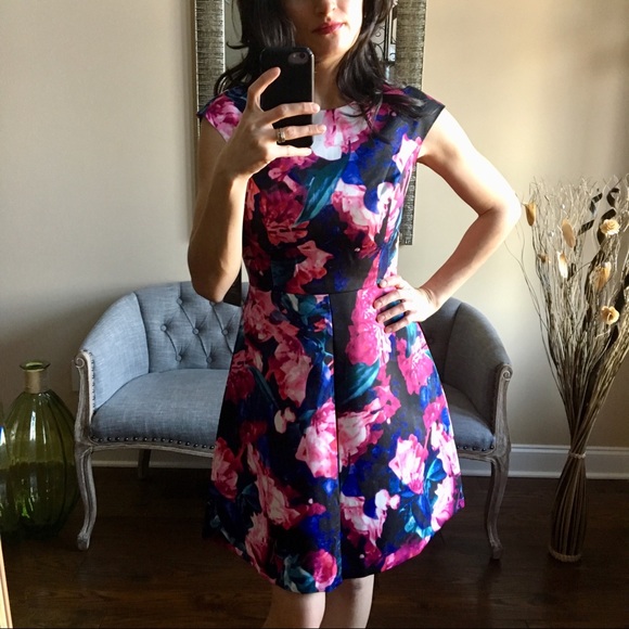 β¨Vince Camuto Dress - Picture 5 of 8